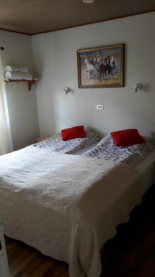 Bed and Breakfast Glaesibaer Reynistadur Экстерьер фото